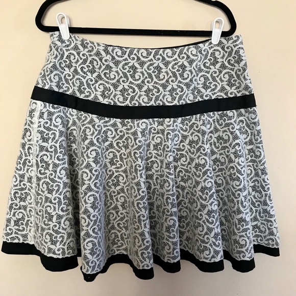 A line lace skirt - Picture 1 of 3